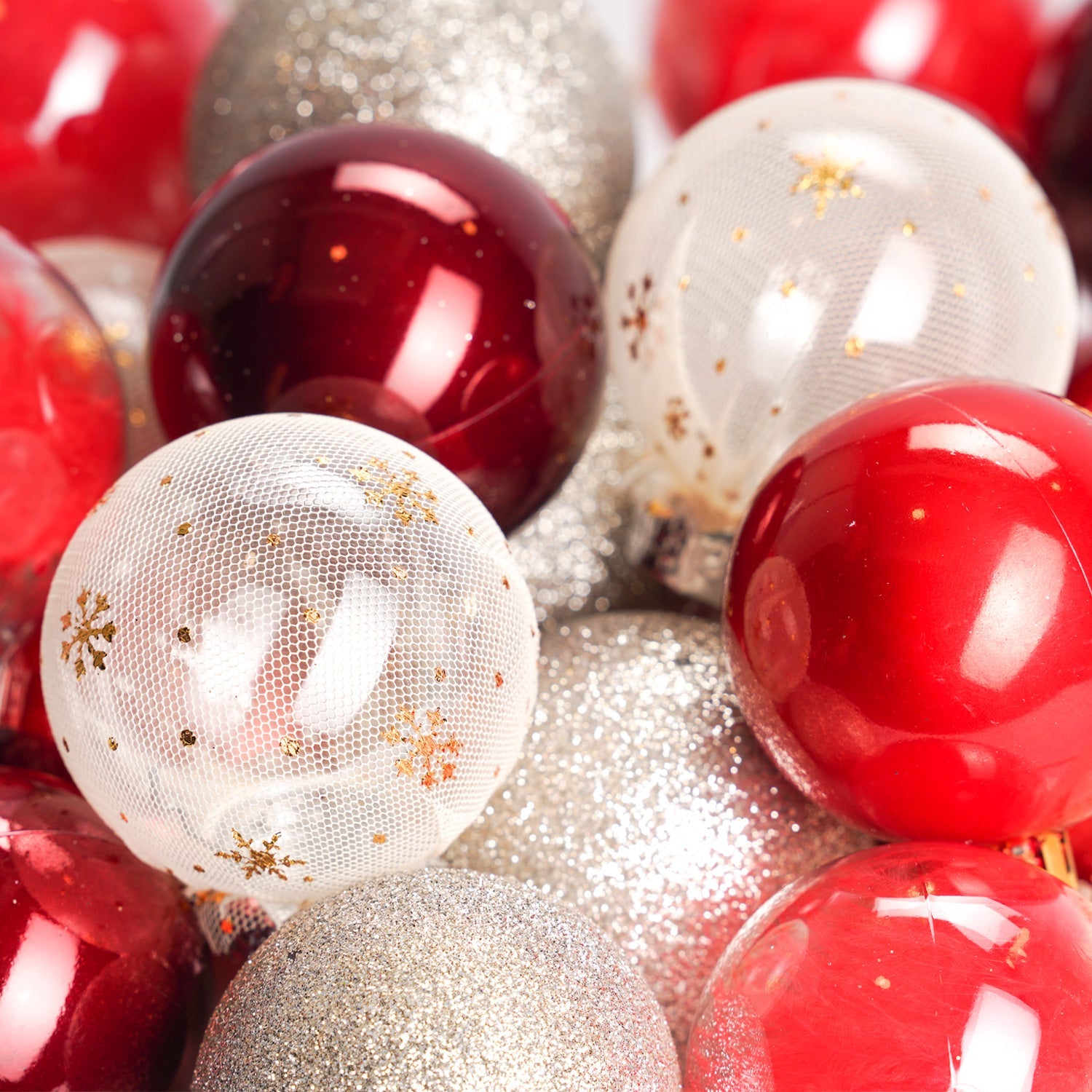 Set of 30 Decorative Christmas baubles - 6cm (Red)